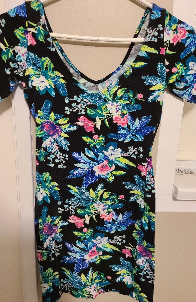 Dress - Picture 2 of 2